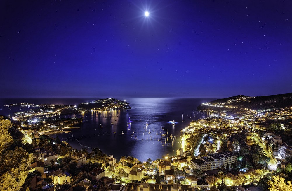 Tour Monaco by night